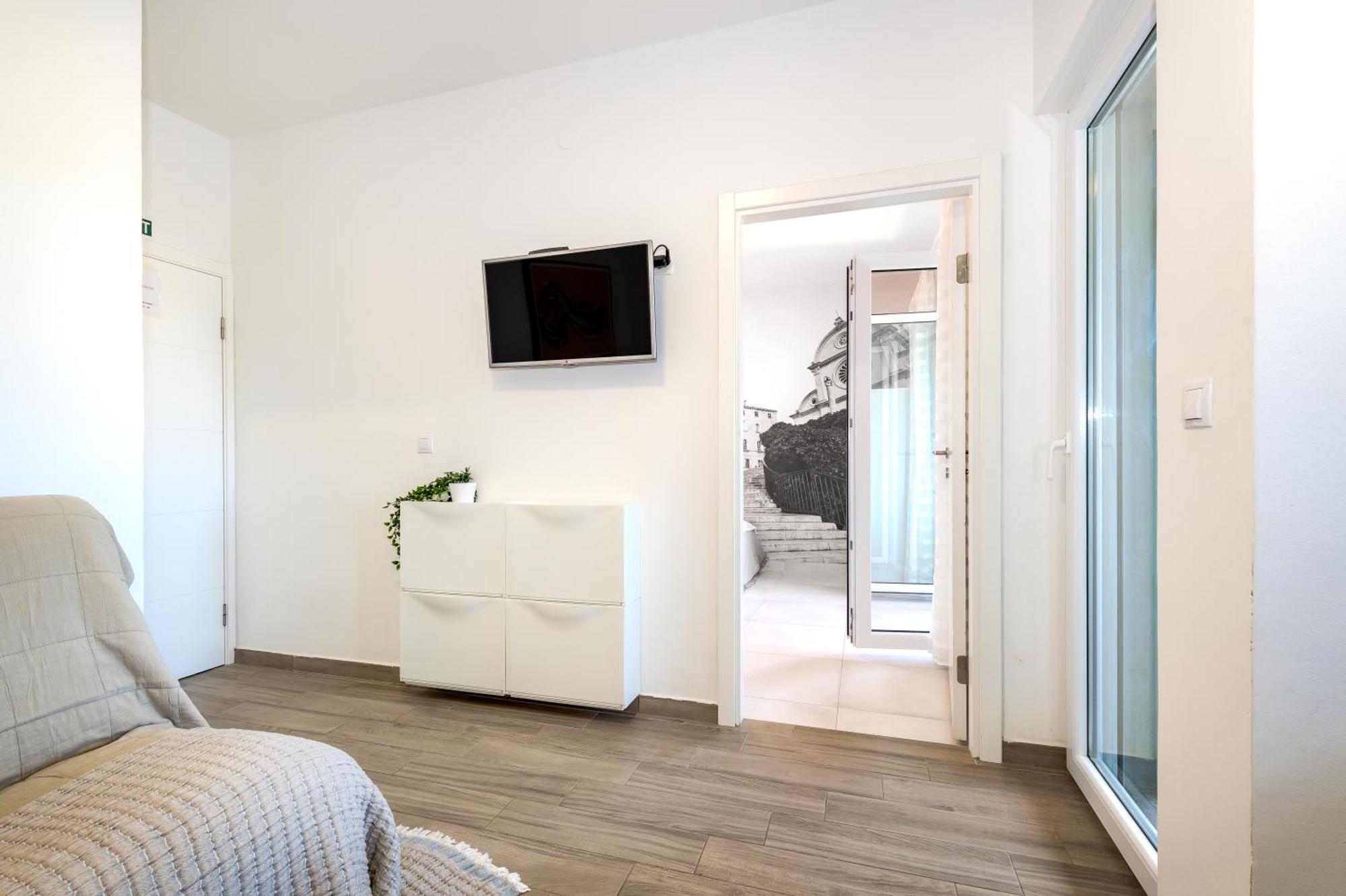 שיבניק Ojra New Apartment With Seaview מראה חיצוני תמונה